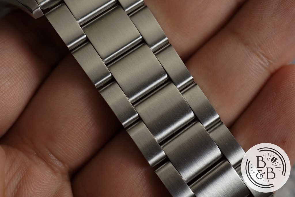 ENLEVER UN MAILLON DE MONTRE  Raccourcir un bracelet montre métal  facilement avec GROS PLANS  YouTube