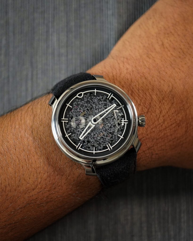 ming 20.11 mosaic sapphire dial watch schwarz etienne
