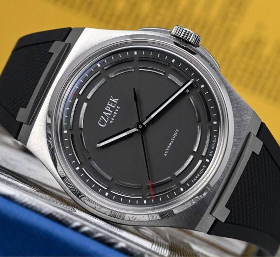 Czapek Antarctique Titanium Dark Sector